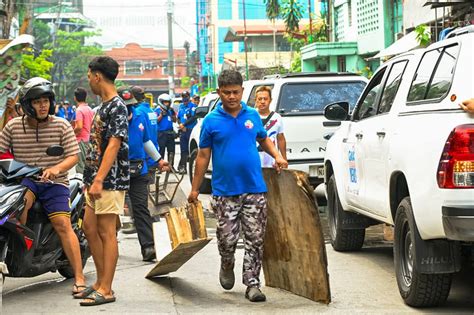 mmda news|MMDA official cites gains in fight vs road obstructions.
